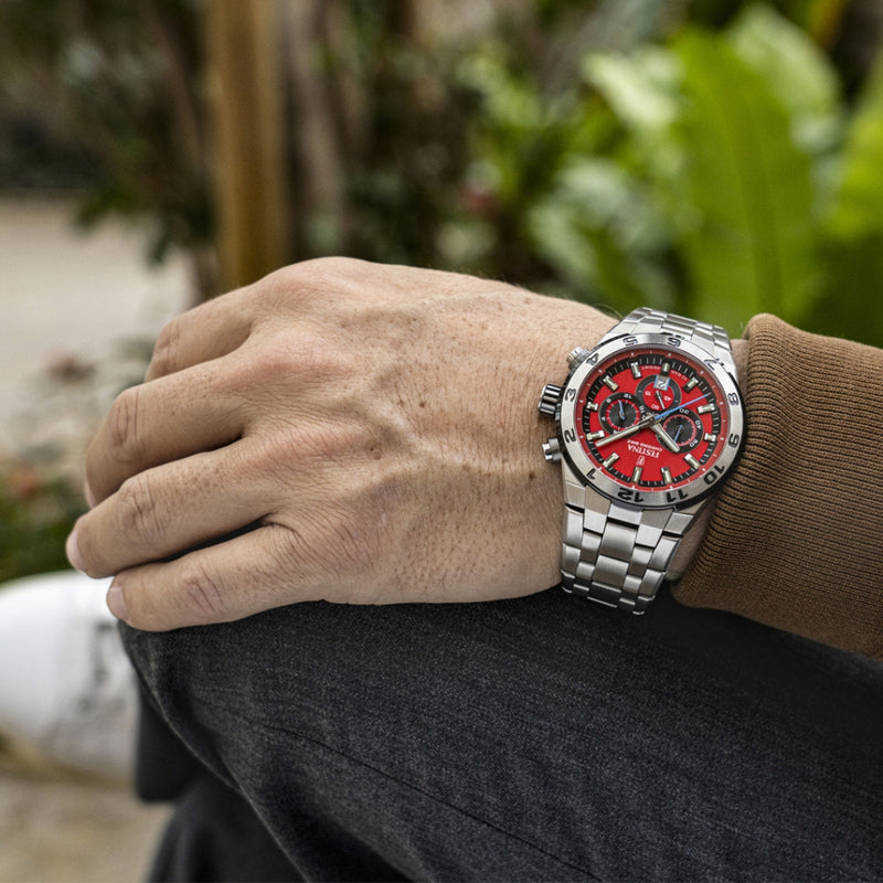 Issue de la collection Chrono Bike, la montre Festina F20670/5 pour homme associe performance et raffinement. Avec son boîtier et bracelet en acier inoxydable 316L et son verre minéral résistant, elle incarne la robustesse et le style.