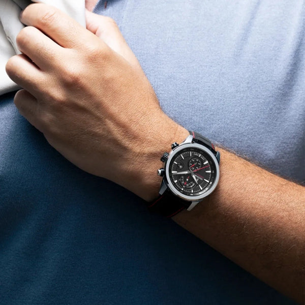 La Festina F20695/6 pour homme associe élégance et modernité. Son boîtier en acier inoxydable, son verre minéral et son bracelet en cuir en font une montre masculine sophistiquée au rapport qualité-prix remarquable.
