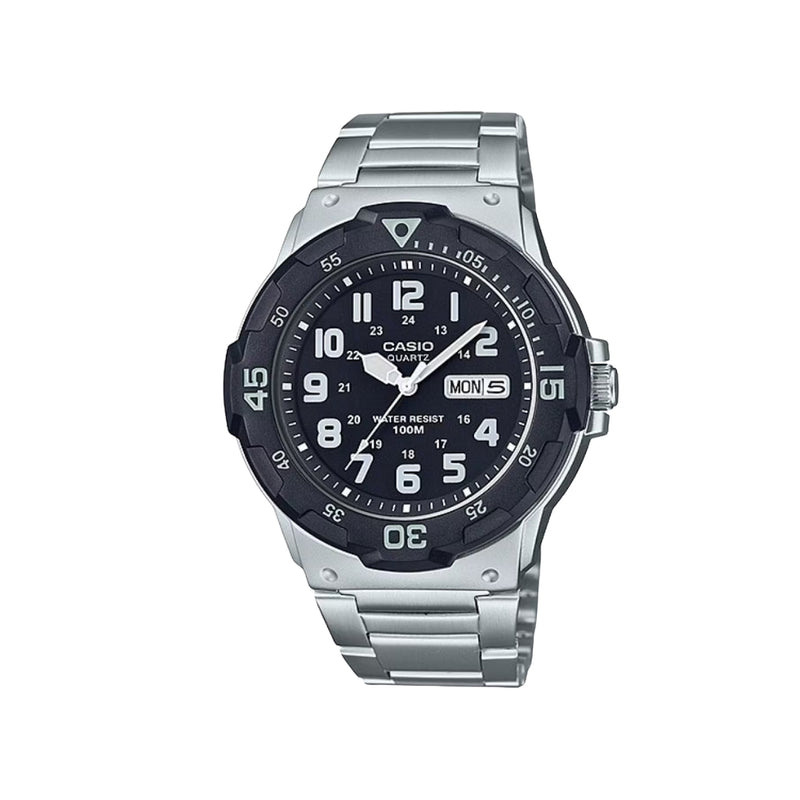 Alliant style moderne et fonctionnalité, cette montre analogique Casio dispose d’un boîtier en résine robuste et d’un bracelet en métal. Ses chiffres et aiguilles bien lisibles garantissent une lecture facile de l’heure, tandis que son design sportif apporte une touche d’élégance à toutes vos tenues.