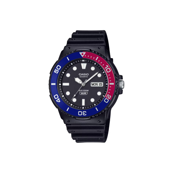 Icône masculine signée Casio, cette montre de la collection Timeless associe savoir-faire horloger et style raffiné. Son boîtier rond en résine noire offre une allure robuste et solide, idéale pour un usage quotidien comme pour les moments décontractés.