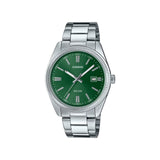 Dotée d’un affichage analogique classique, cette montre Casio se distingue par son dateur discret positionné à 3h et son étanchéité 5 ATM, idéale pour un usage quotidien. Son design intemporel en fait un choix sûr pour allier style et praticité.