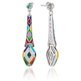 Affichez votre caractère indomptable avec les boucles d’oreilles serpent en argent massif signées Una Storia. Leur design espiègle mêle mosaïque multicolore et zirconiums étincelants, pour une touche de mystère raffinée.