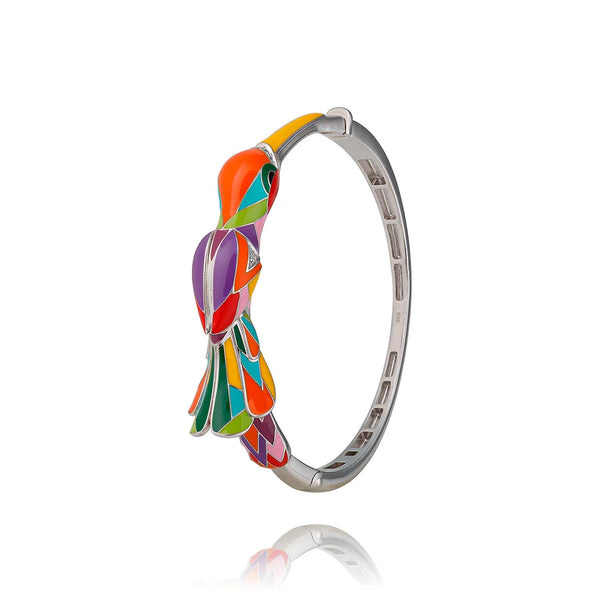 Ajustable et confortable, le bracelet colibri en argent s’adapte à toutes les morphologies. Assez large pour se faire remarquer sans être imposant, il allie élégance, légèreté et maintien sécurisé au poignet.