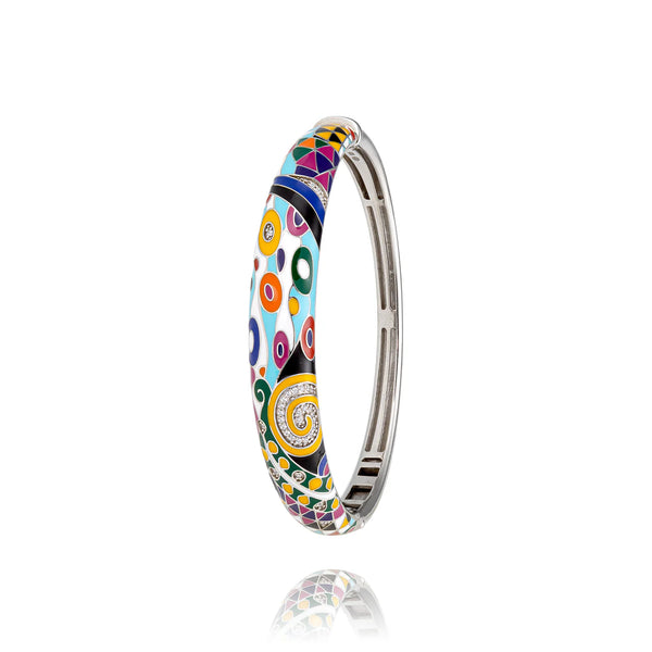 Plongez dans un univers marin d’exception avec le bracelet rigide Marina de la maison Una Storia. Ce jonc en argent massif 925 rhodié, façonné et laqué à la main par nos artisans joailliers, est une véritable ode à la beauté des fonds marins de la Polynésie.